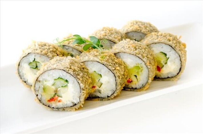 Темпура ролл с авокадо и чили