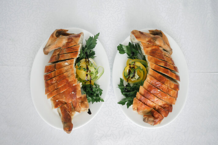 Курица, фаршированная блинами