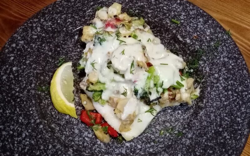 Рыба с  запечёнными овощами