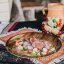 Салат с ростбифом, маринованным кабачком и свежими овощами