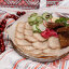 Говяжий язык с хреном и ржаным хлебом