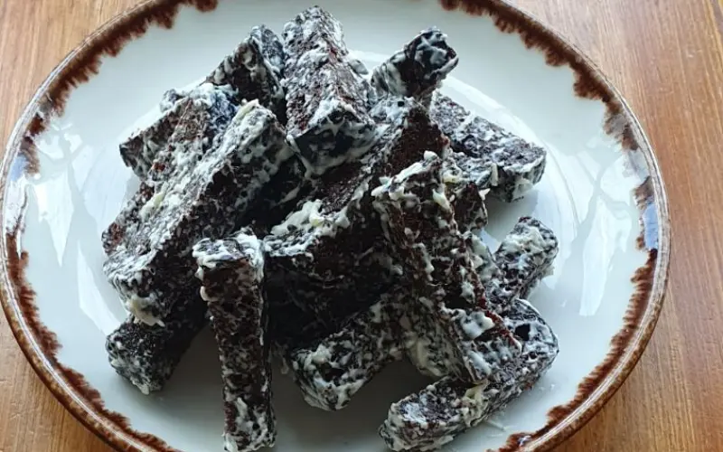 Бородинские гренки с соусом чесночным