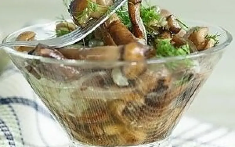 Грибы маринованные с луком