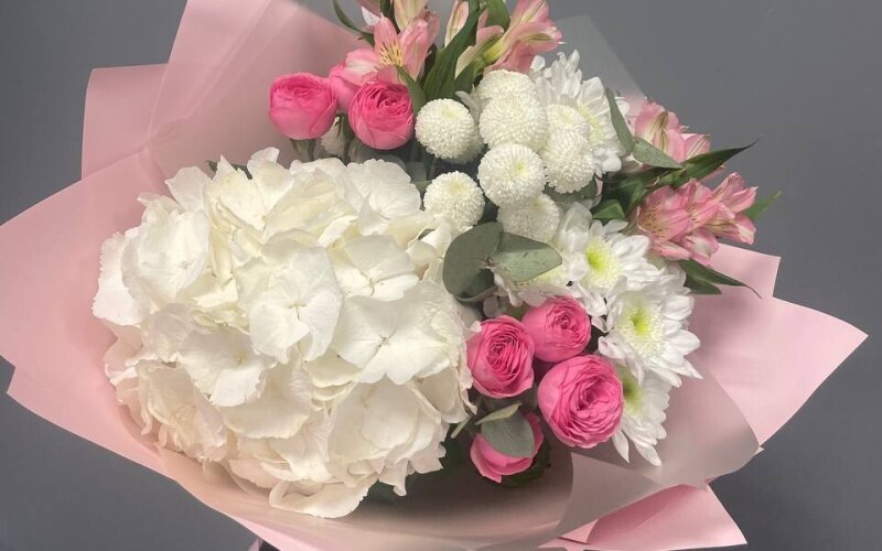 Букет с гортензией