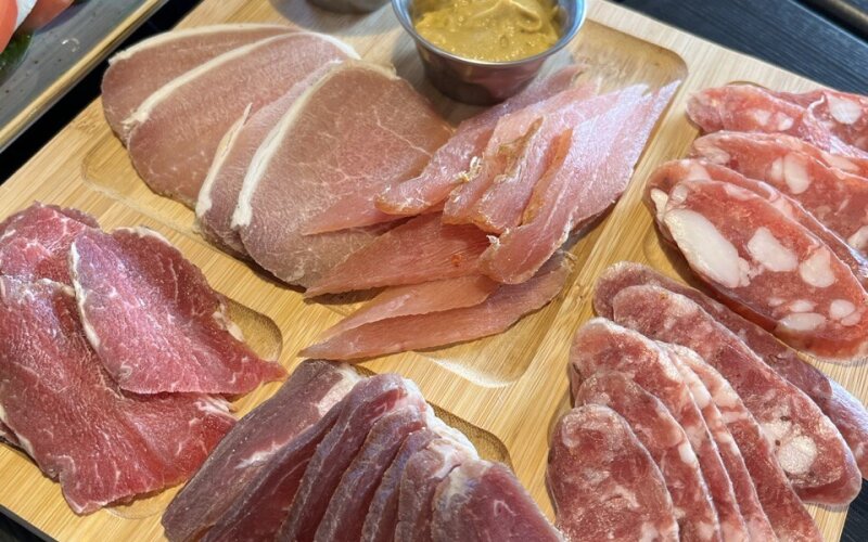 Мясная тарелка «По-домашнему»