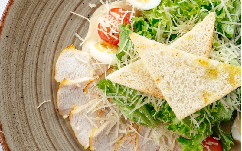 Салат «Цезарь с курицей»