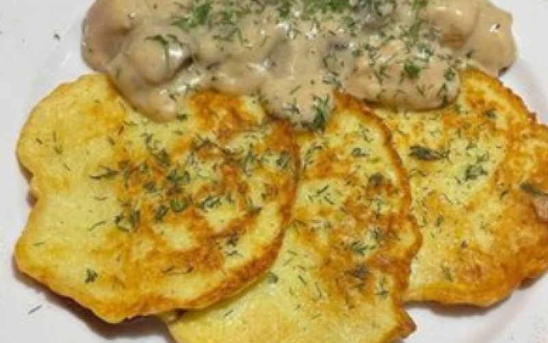Драники с мачанкой