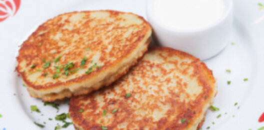 Драники с мясом и сметаной