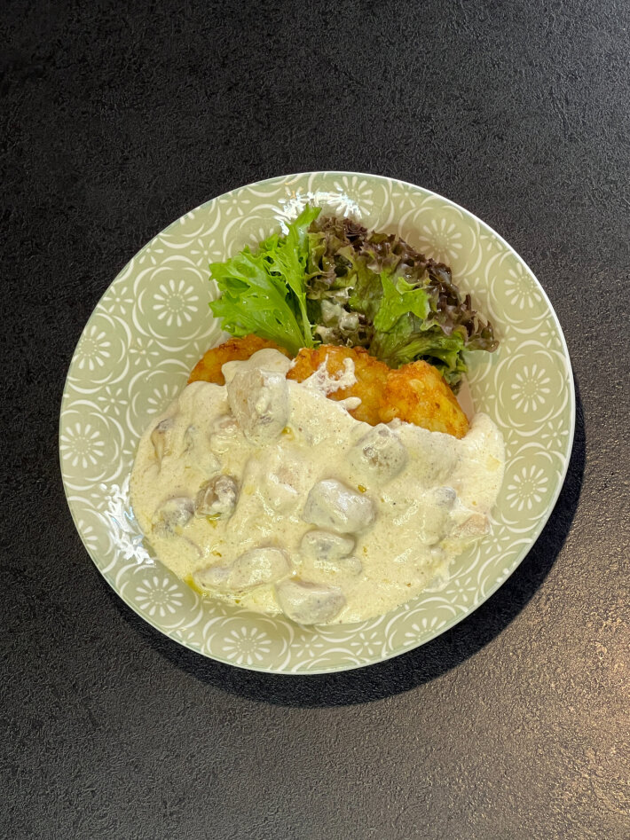 Той драники с курицей и грибами