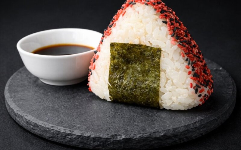 Онигири с креветкой