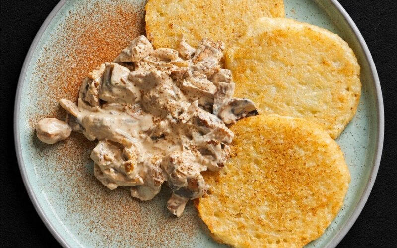 Драники с курицей и грибами