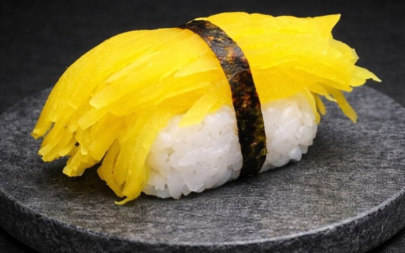 Суши с  такуаном