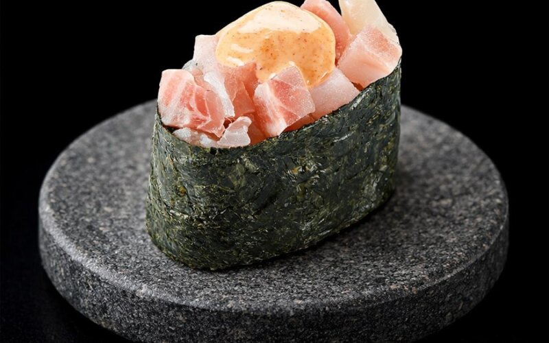 Гункан с окунем