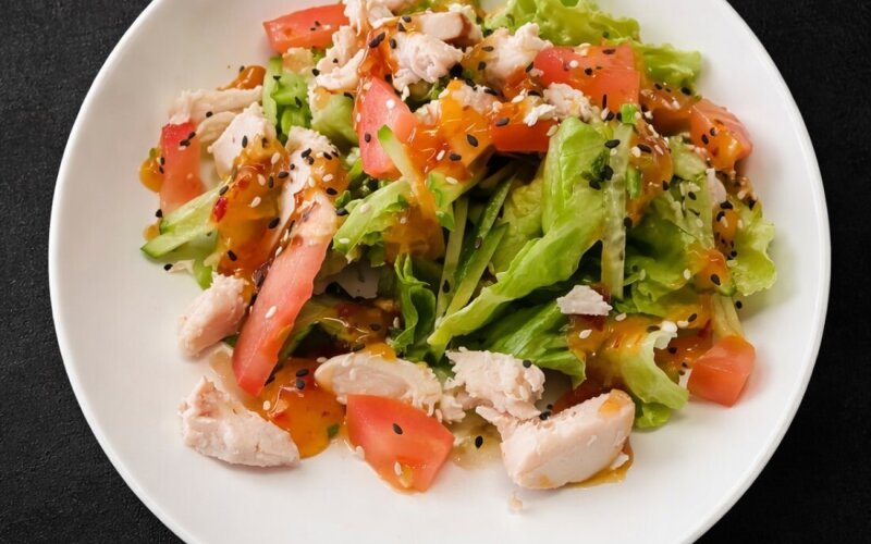 Салат с копчёной курицей