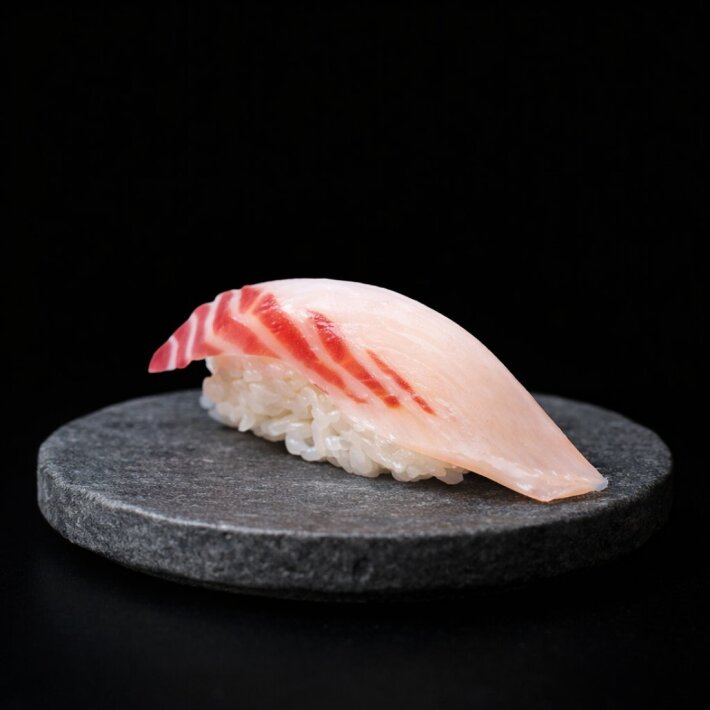 Суши с окунем татаки и манго соусом