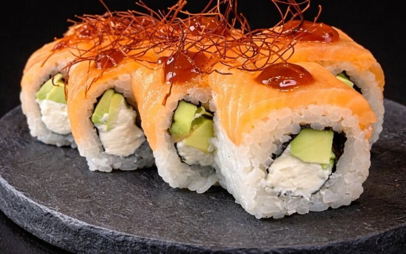 Ролл «Филадельфия с копченым лососем»