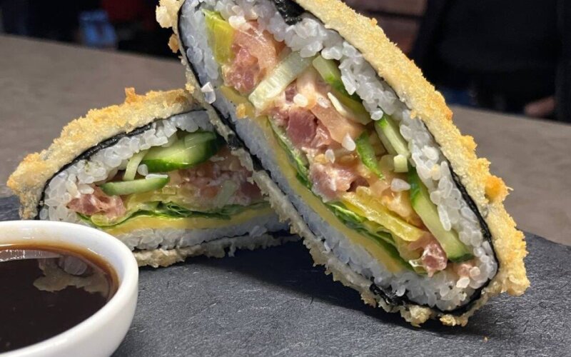 Суши-бургер с тунцом