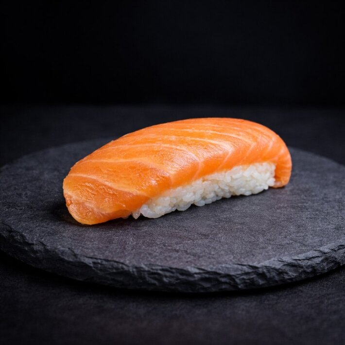 Суши с копчёным лососем