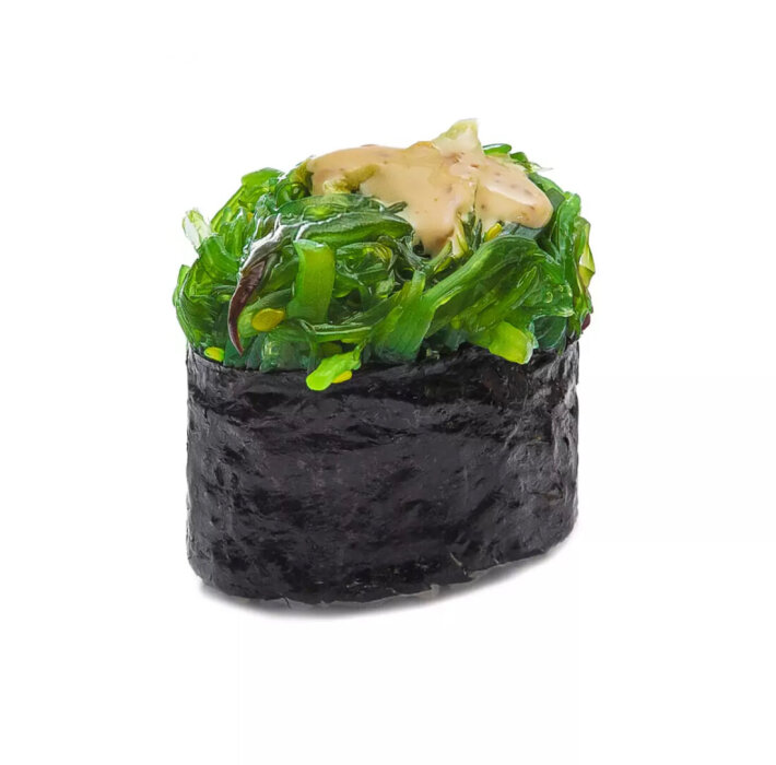Гункан с чукой и ореховым соусом