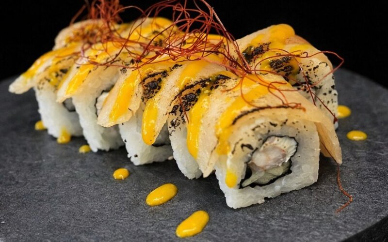 Ролл «Окунь татаки»