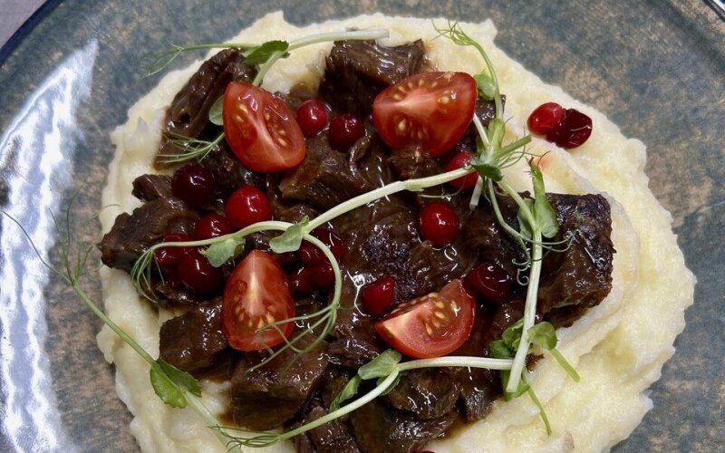Щечки говяжьи с картофельным пюре