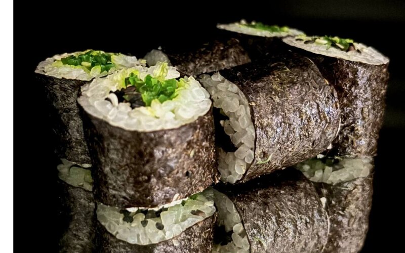 Ролл «Хосомак с чукой»