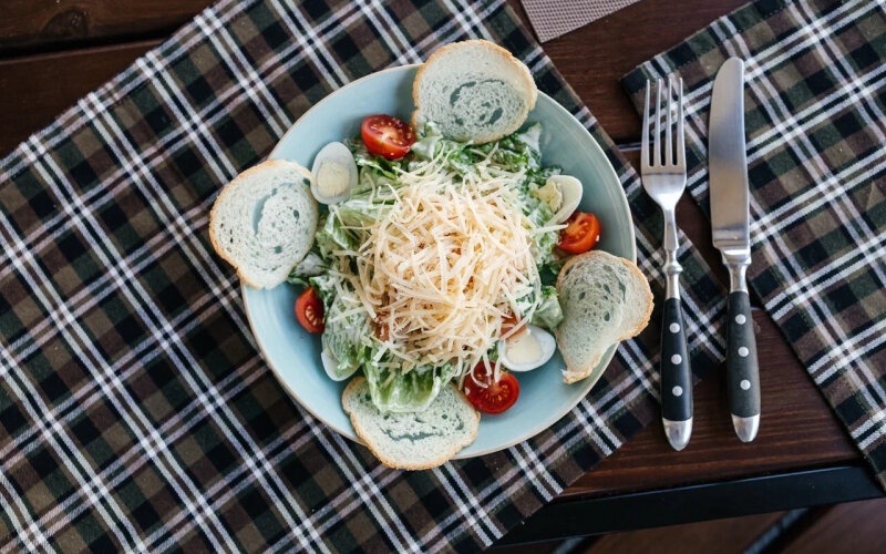 Салат «Цезарь с цыплёнком»