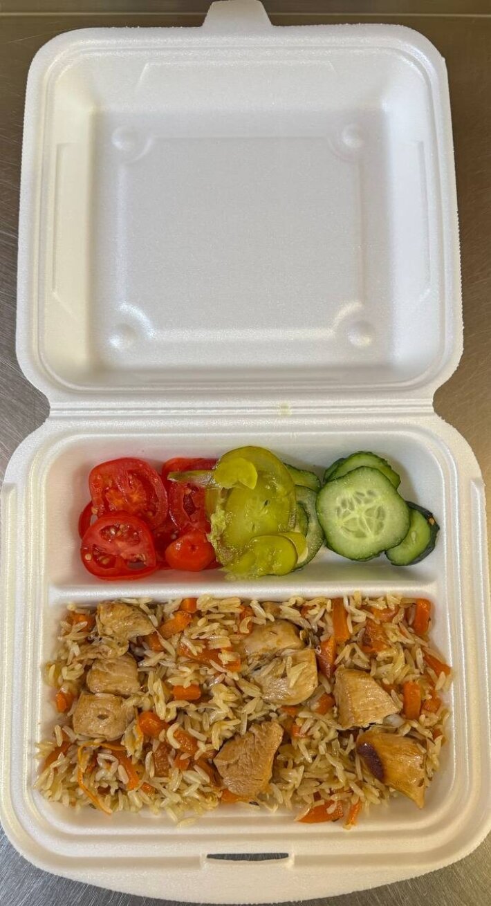 Плов и салат