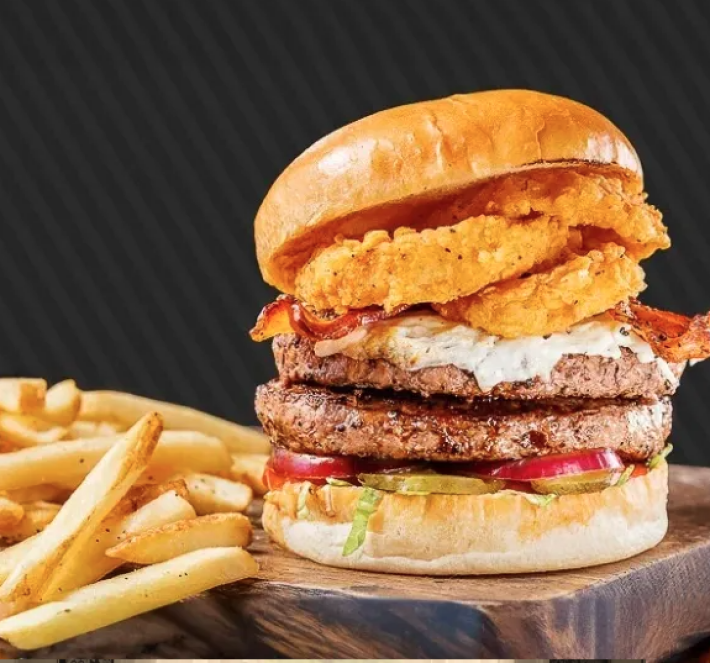 Бургер «Fridays Теннеси ультимейт»