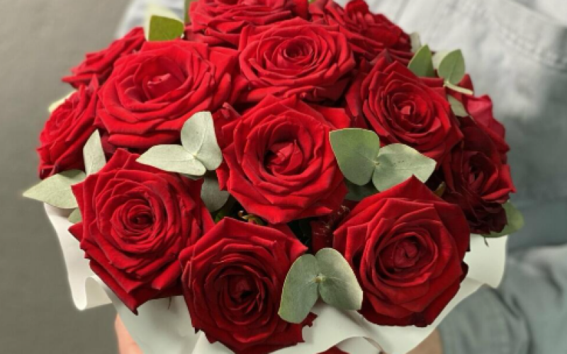 Розы в шляпной коробке