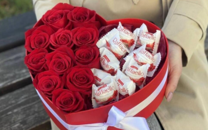 Сердце с розами и «Раффаэлло»