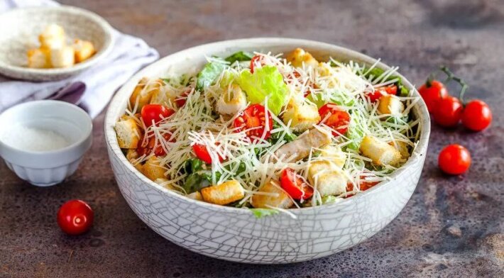 Салат «Цезарь» с куриной грудкой