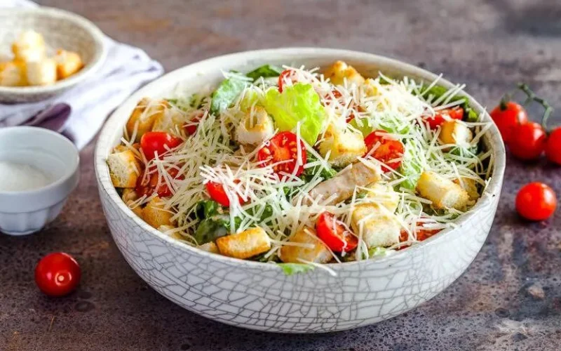 Салат «Цезарь» с куриной грудкой