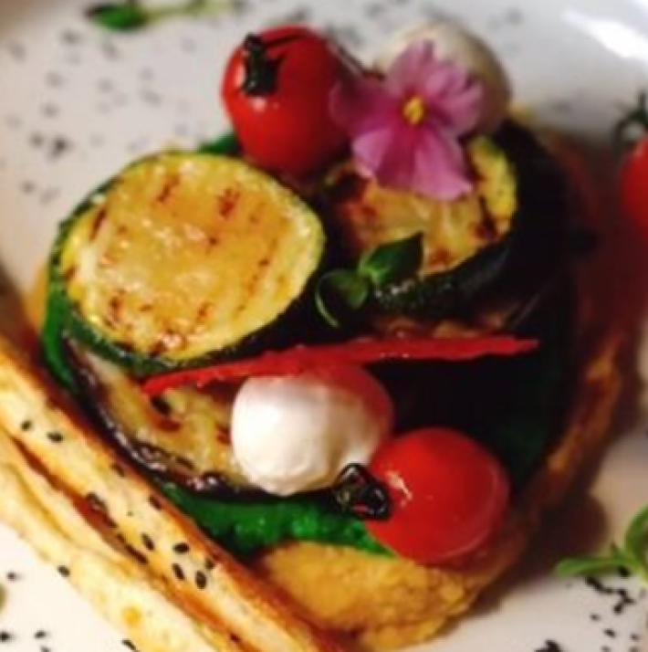 Хумус с овощами гриль