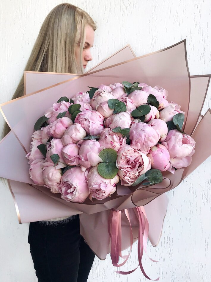 Букет 140 из 41 пиона «Сара Бернар»