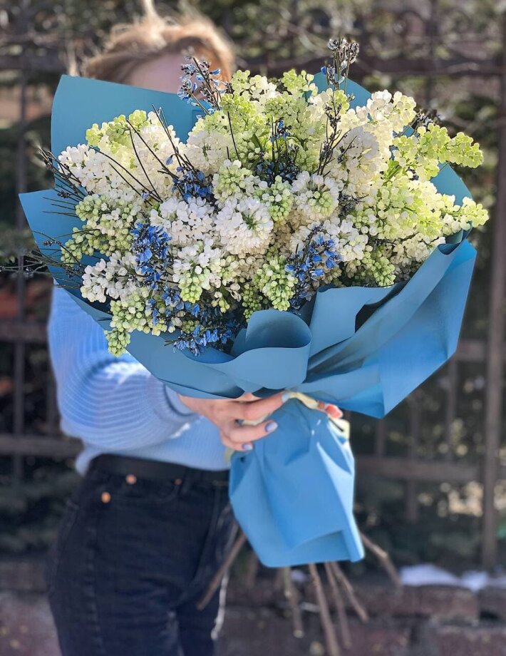 Букет 95 из сирени и генисты