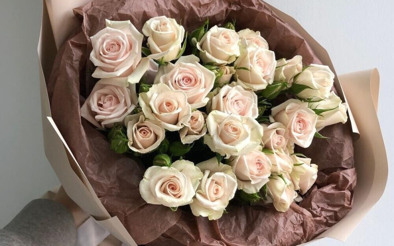 Букет из кустовой розы