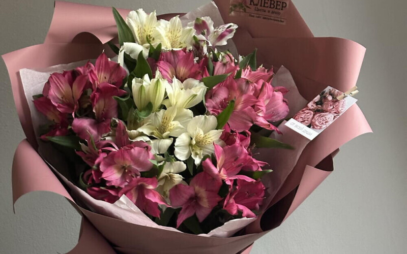Букет из альстромерий