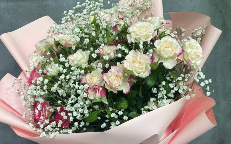 Букет из кустовой розы