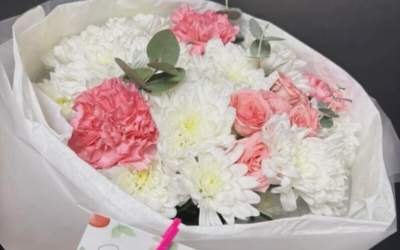 Букет «Нежный» с хризантемой