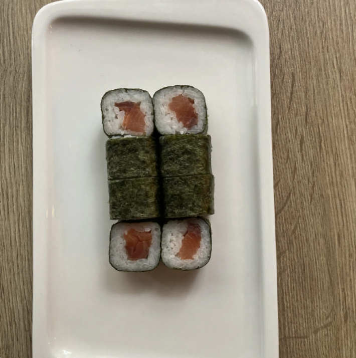 Маки с лососем