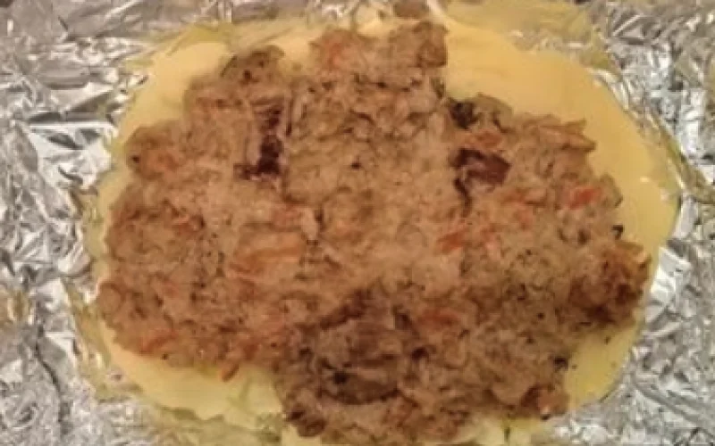 Котлета куриная с грибами и гречкой