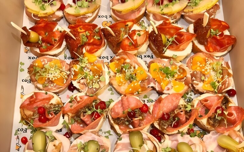 Бокс Микс  с кростини