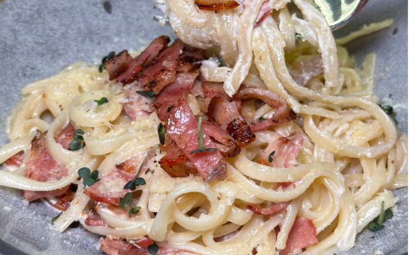 Паста «Карбонара» с беконом
