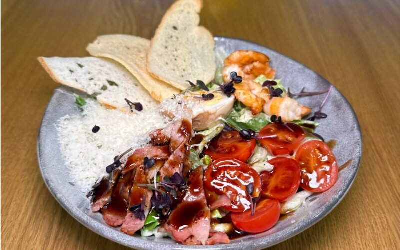 Салат «Цезарь» с креветками