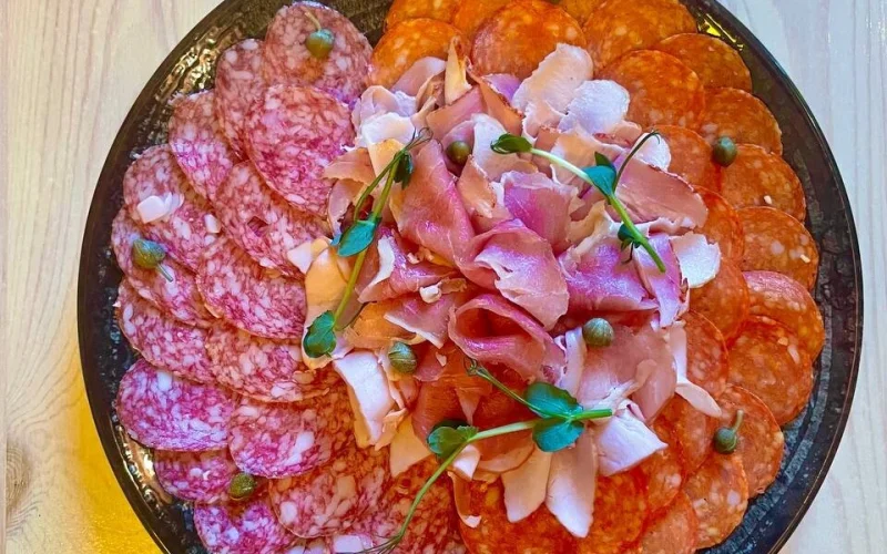 Мясная тарелка