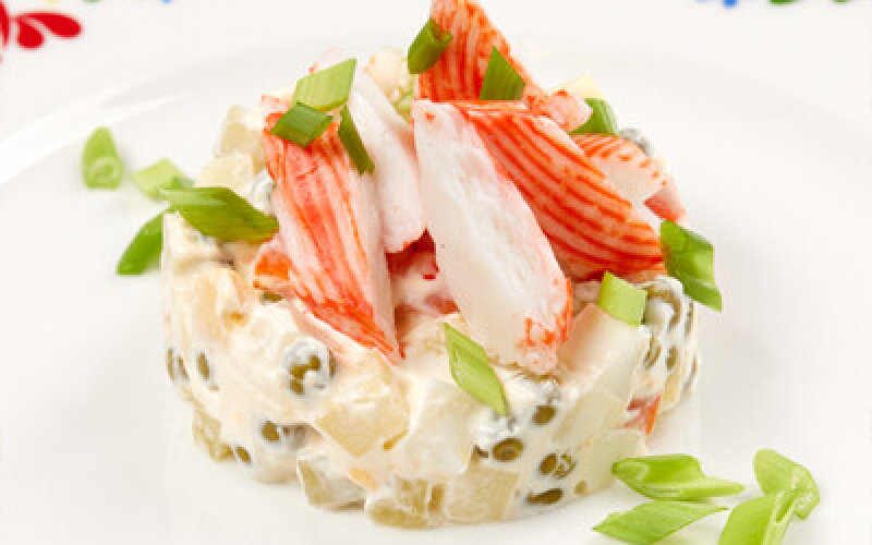 Салат «Оливье со снежным крабом»