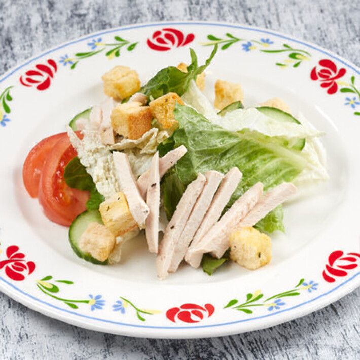 Салат с курицей и помидорами