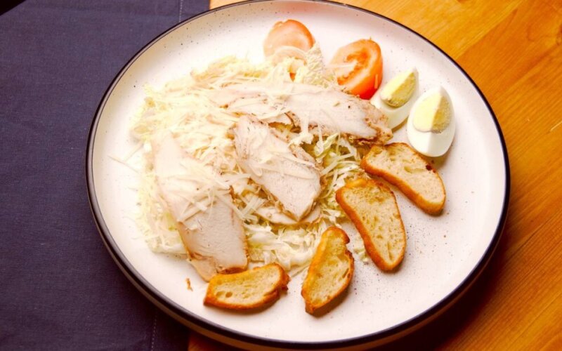 Цезарь с курицей