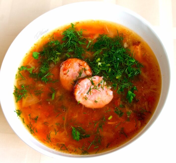 Щи c охотничьими колбасками